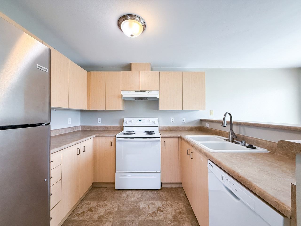 5200 Roosevelt Way NE, Seattle - Photo 6 of 19
