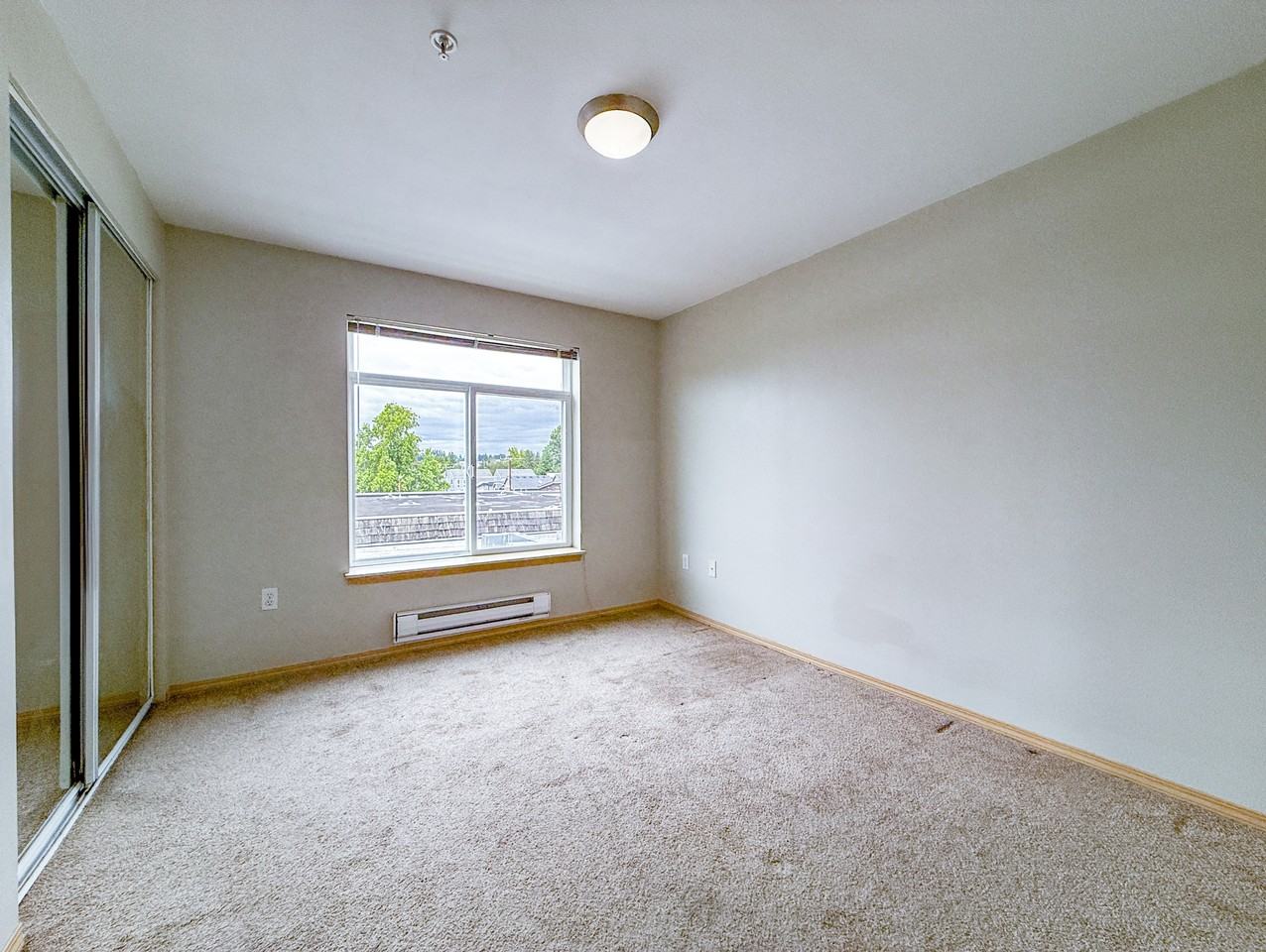 5200 Roosevelt Way NE, Seattle - Photo 7 of 19