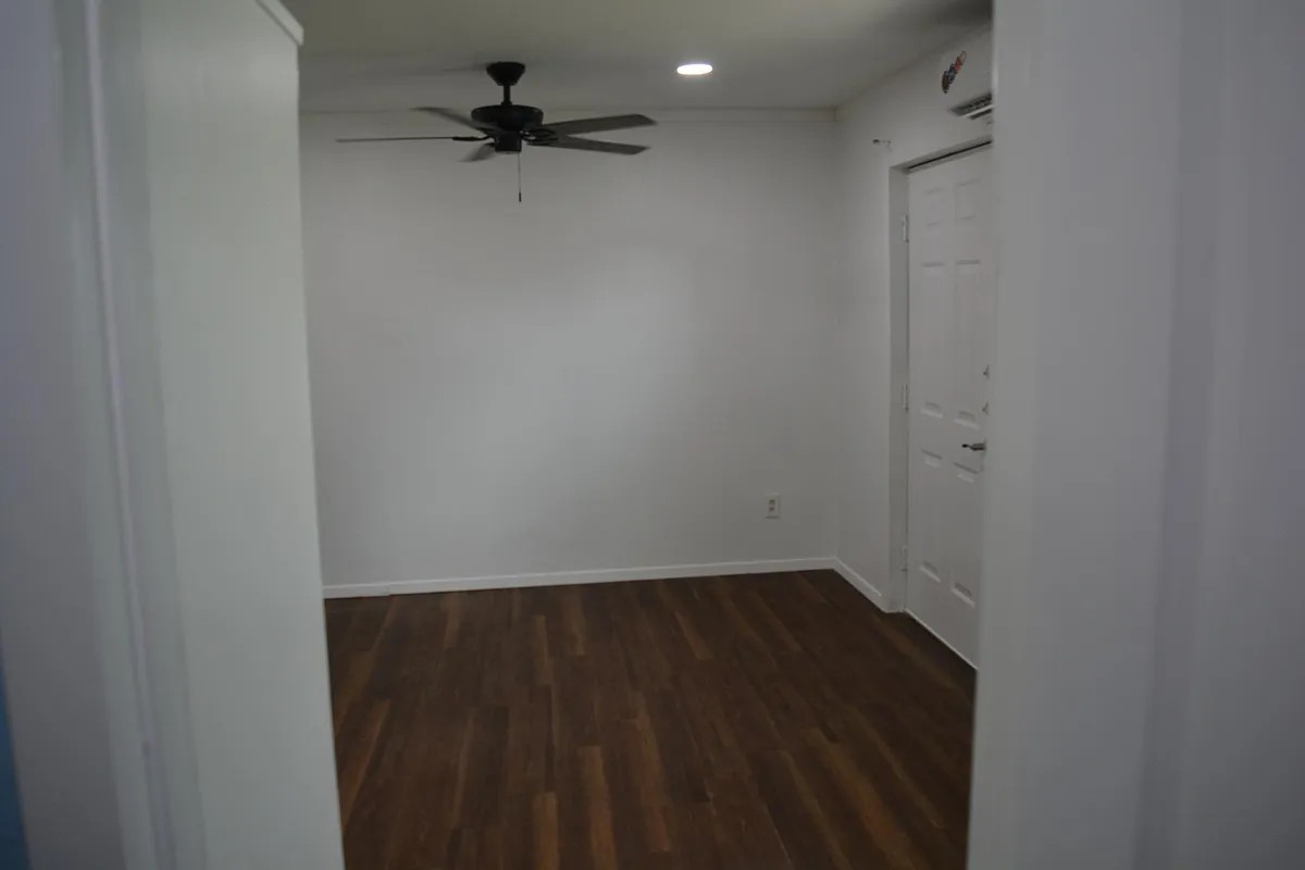 306 East Cook Street - Photo 4 of 25