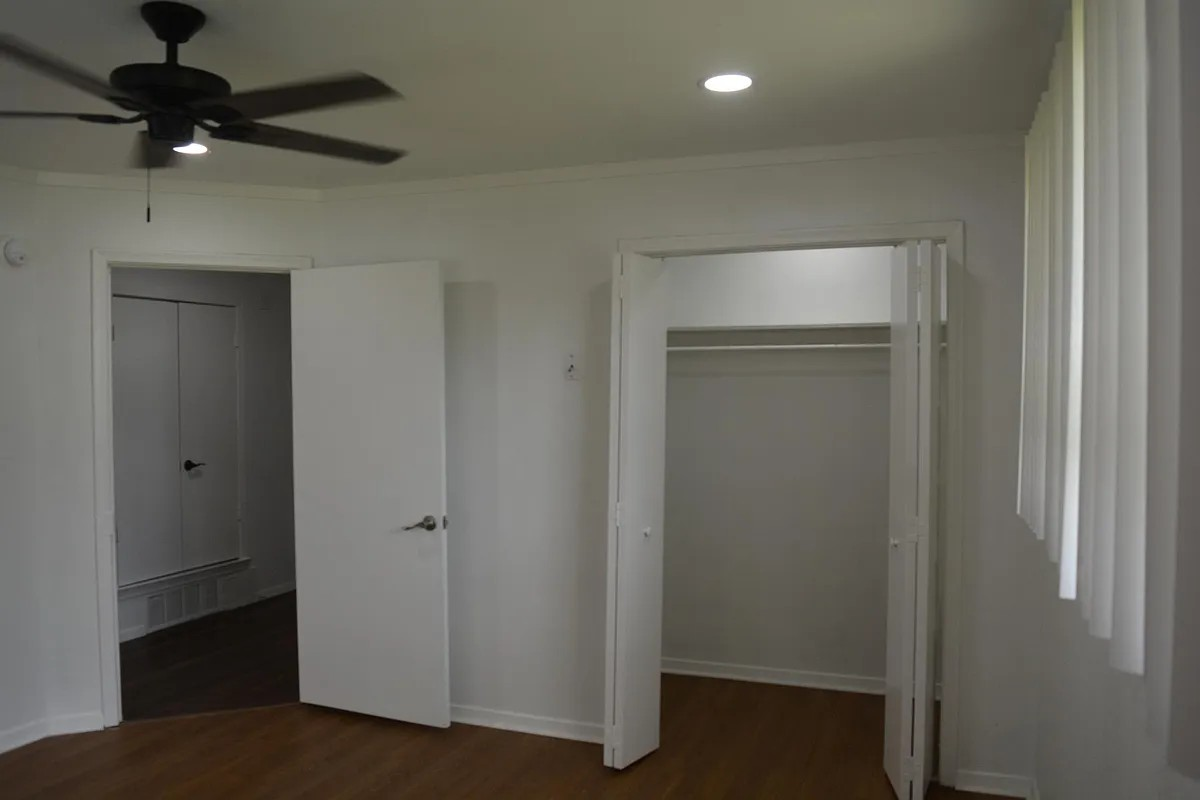 306 East Cook Street - Photo 5 of 25