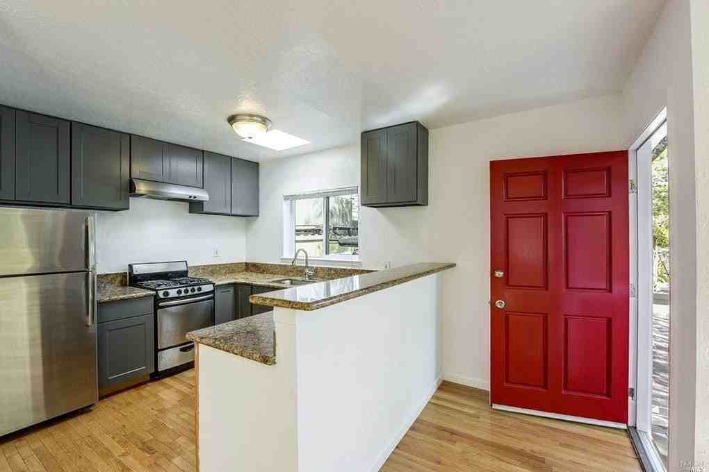 1385 1/2 Sir Francis Drake Blvd, Unit 1 - Photo 2 of 15