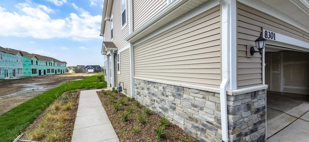 8301 Kannon Drive - Photo 3 of 24