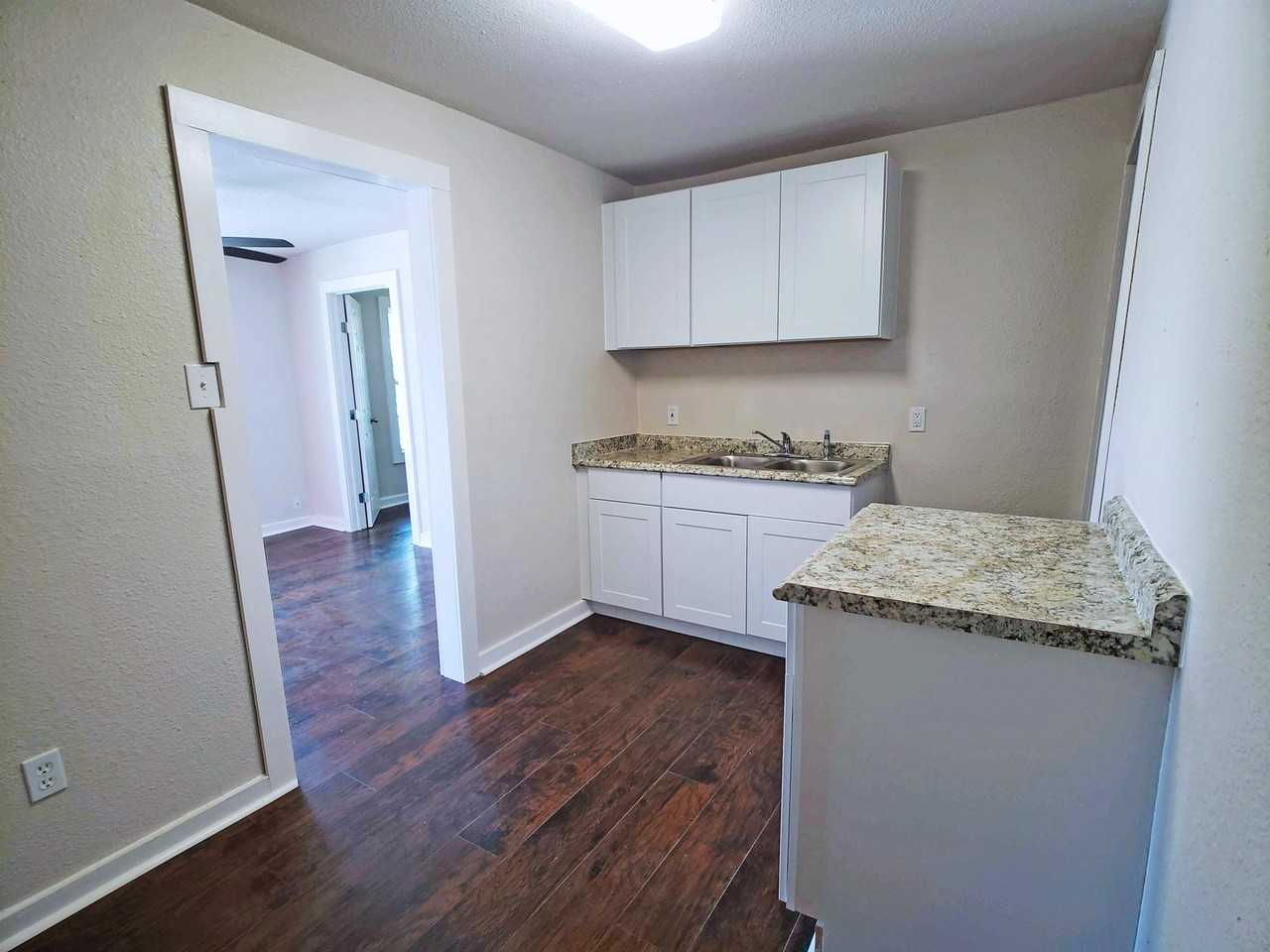1529 N. Walters - Photo 2 of 26