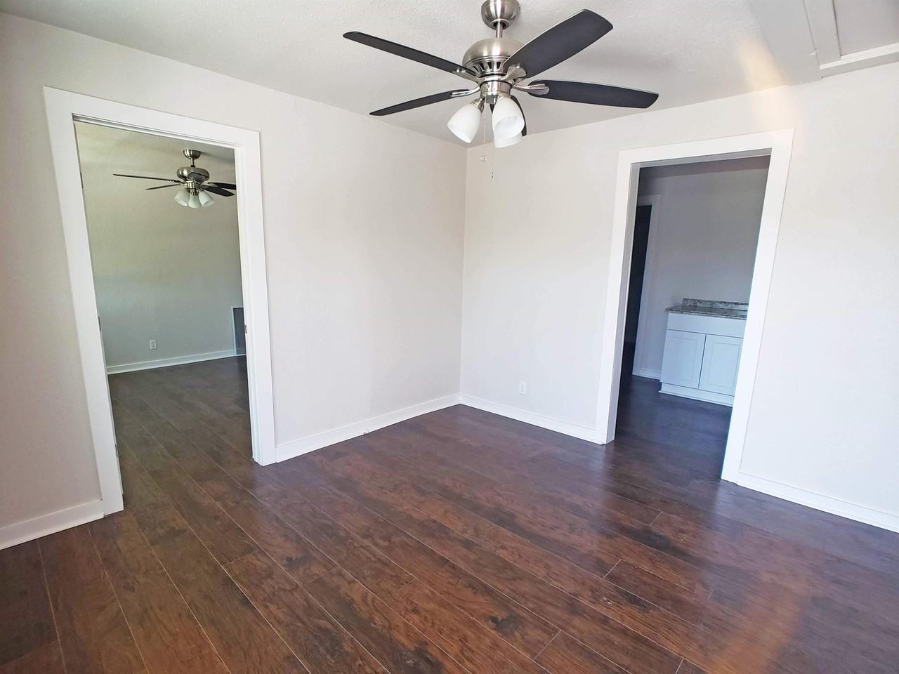 1529 N. Walters - Photo 4 of 26