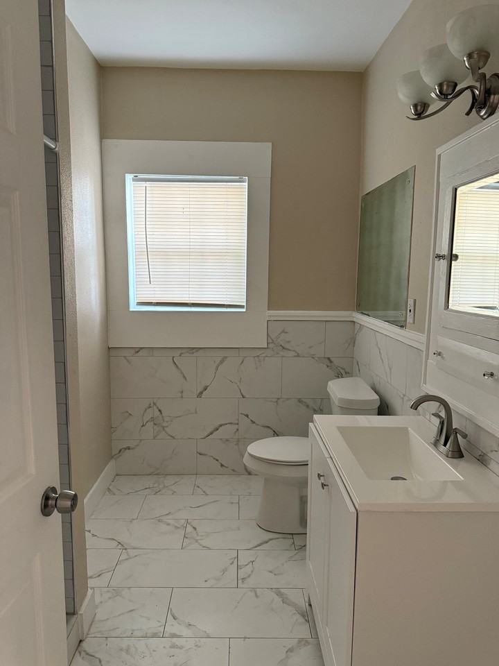 1615 North Interstate 35 - Photo 2 of 4