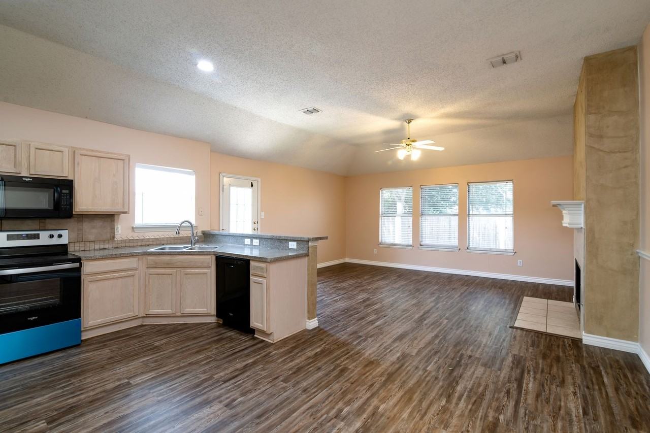 3904 Columbus Dr - Photo 3 of 23