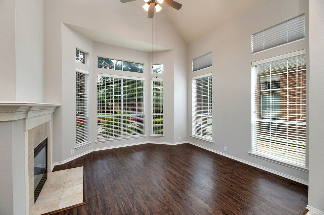 11517 Chaucer Dr - Photo 3 of 30