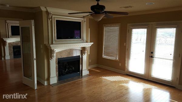 141 Central Terrace #C - Photo 2 of 9