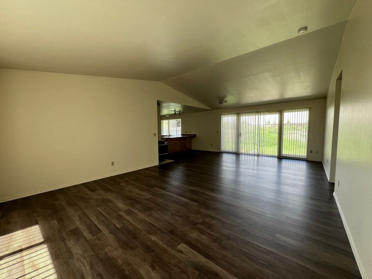 5301 Tumac Dr - Photo 5 of 25