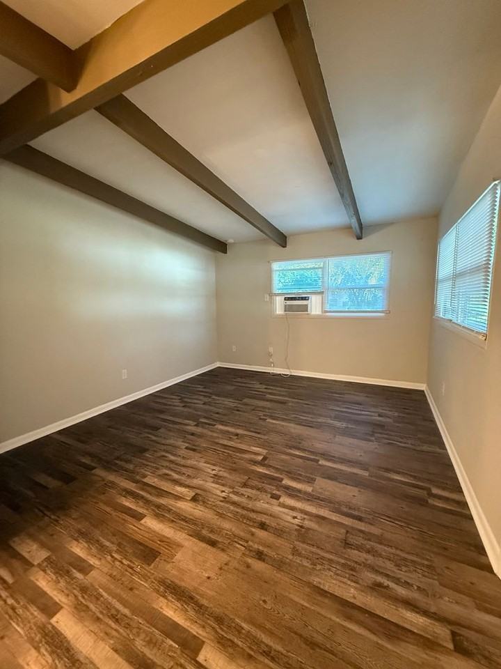 3010 Ne 13th St - Photo 3 of 23