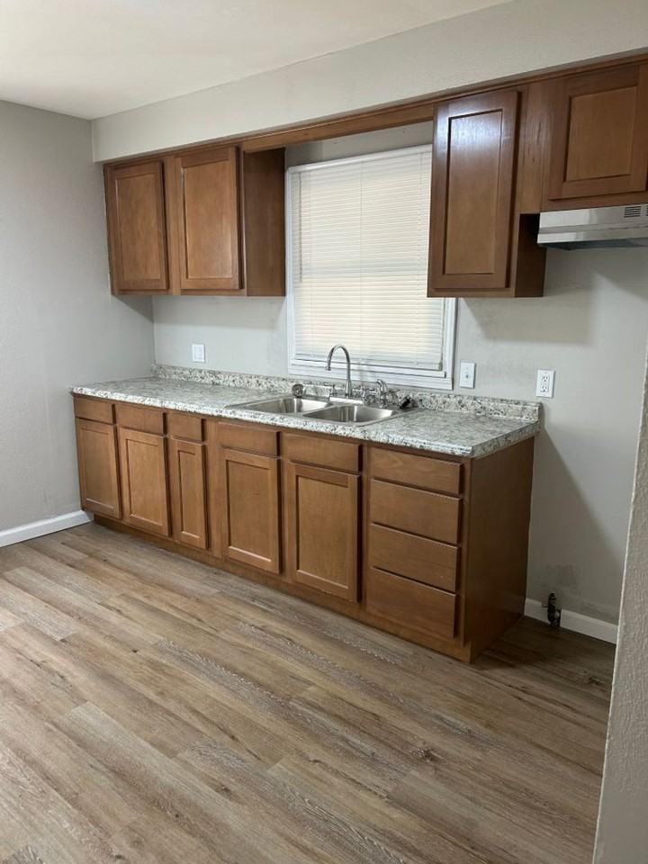 107 S Bon Air Ave - Photo 2 of 21