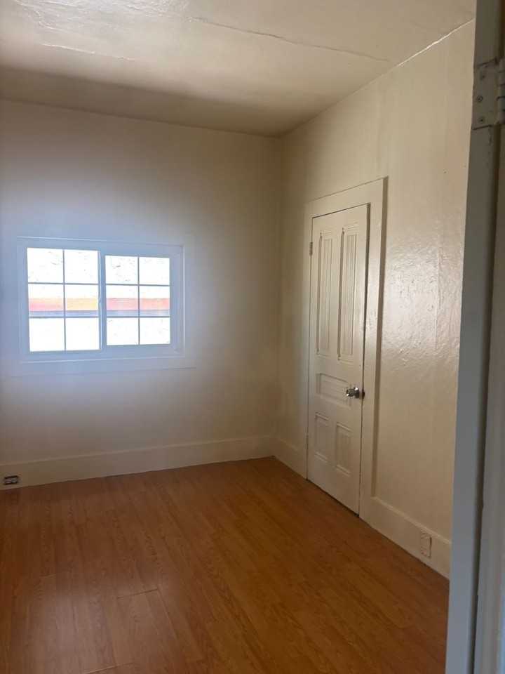 583 Harrison St - Photo 2 of 14