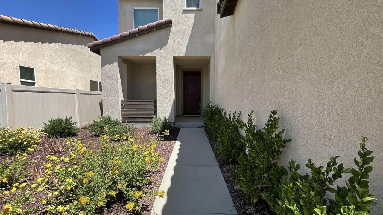 36936 Buccella Ln - Photo 2 of 33
