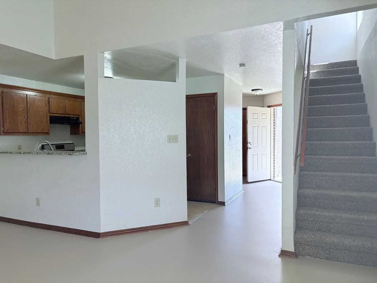 3200 Ridgecrest Ct - Photo 5 of 10