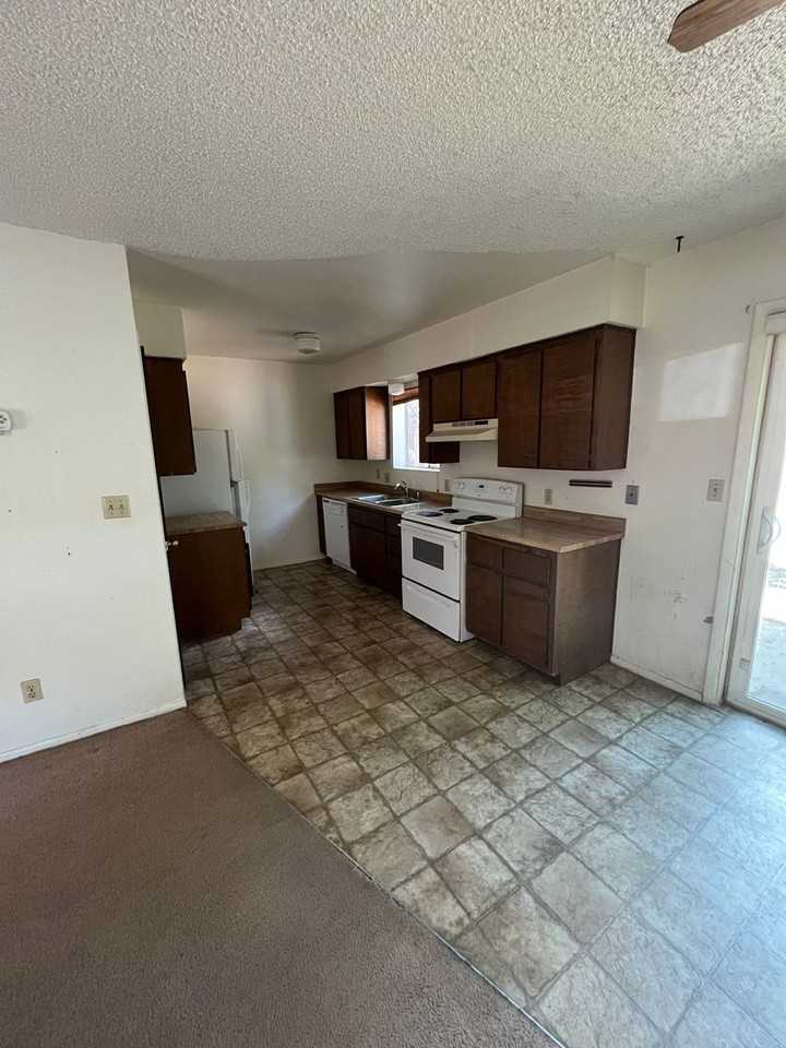 6457 N Snowflake Dr - Photo 3 of 10