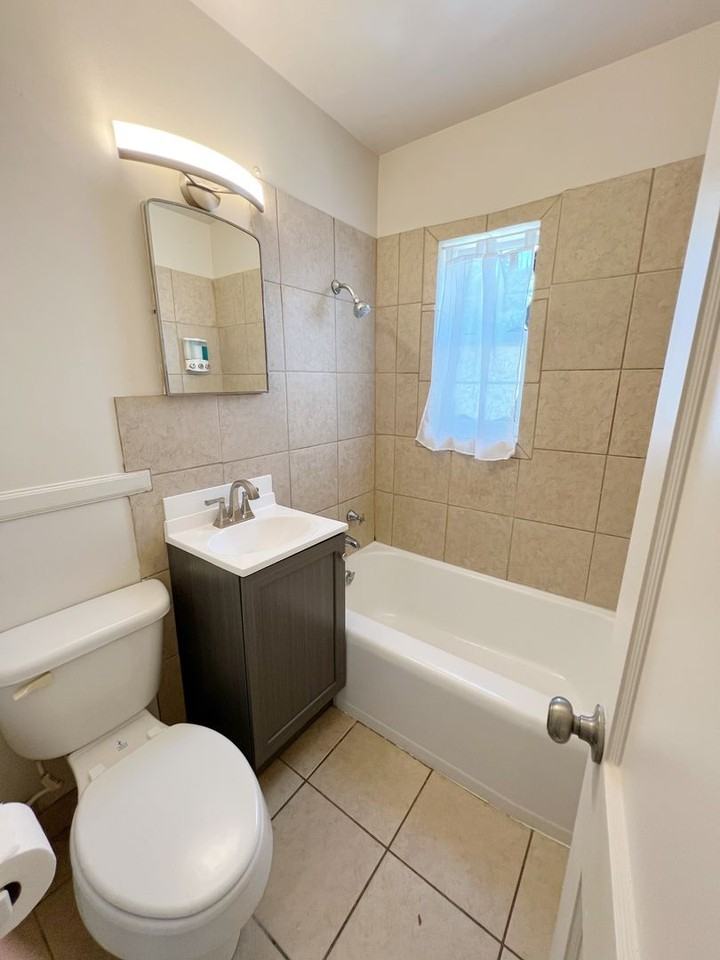 1211 W 45th St - Photo 6 of 12