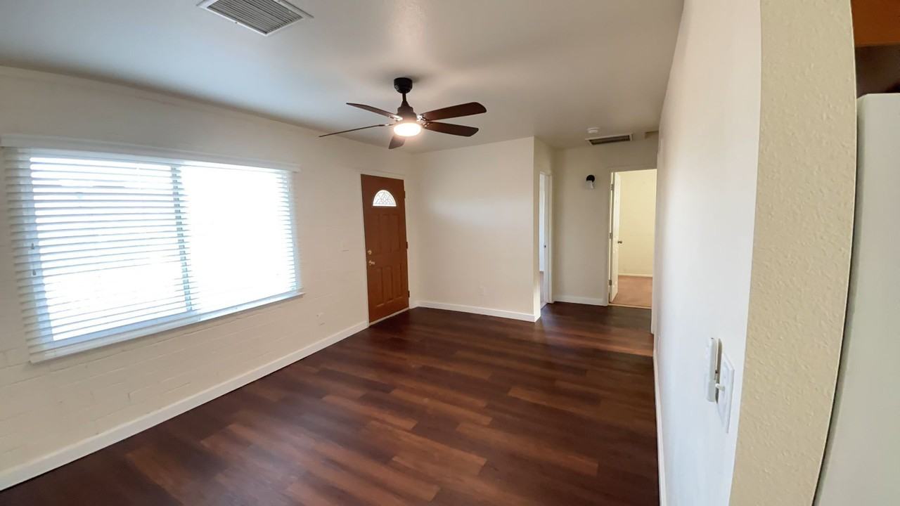 1411 E Sierra St #2 - Photo 4 of 18