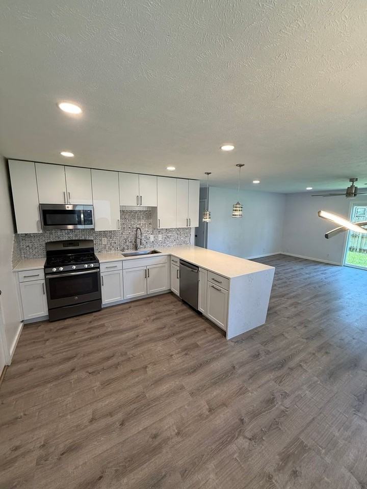 9008 Lamont St - Photo 2 of 19