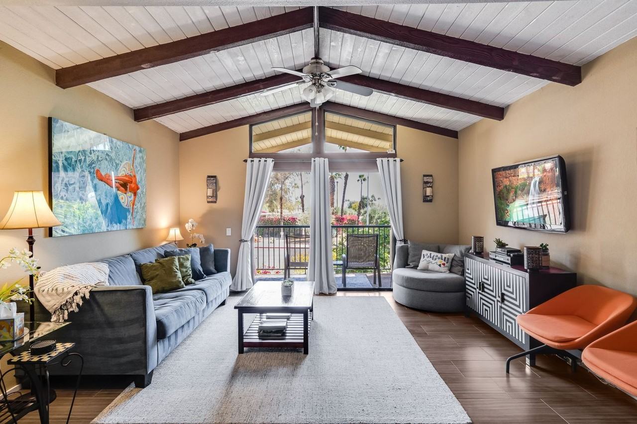 1411 N Sunrise Way - Photo 3 of 42