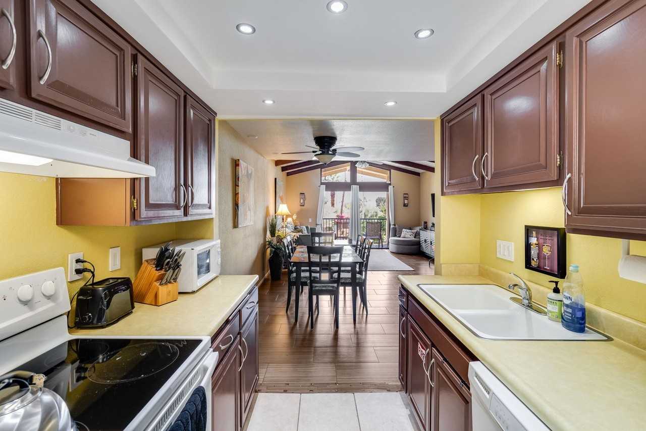 1411 N Sunrise Way - Photo 7 of 42