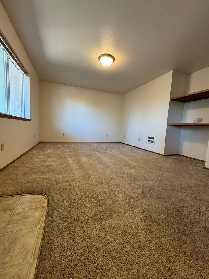 8th Street Apartments - Photo 7 of 50