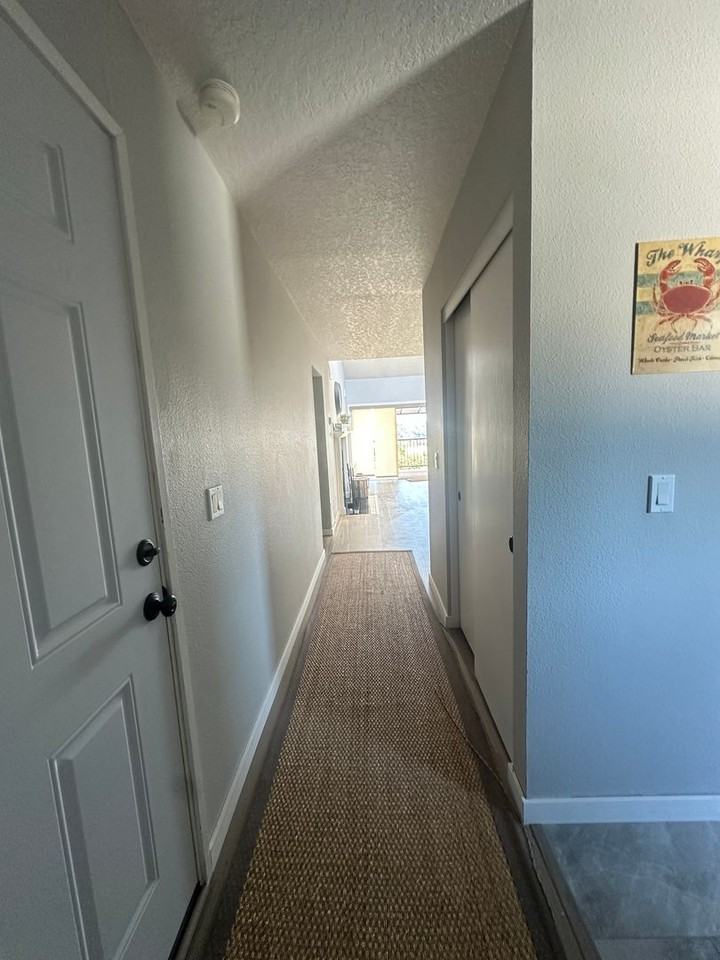 7559 N Edgewater Ave - Photo 2 of 32