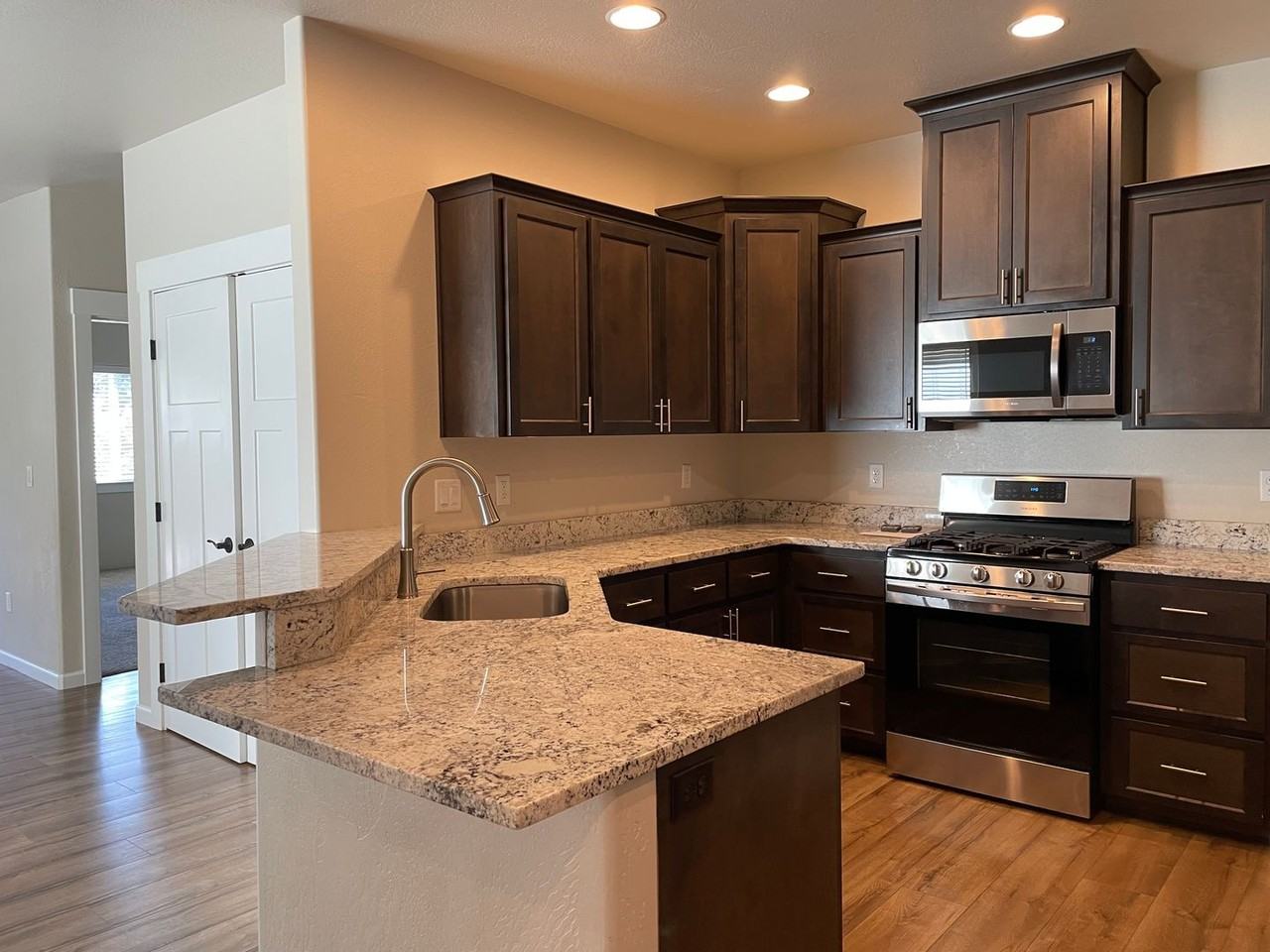 1679 S Columbus Ave - Photo 5 of 30