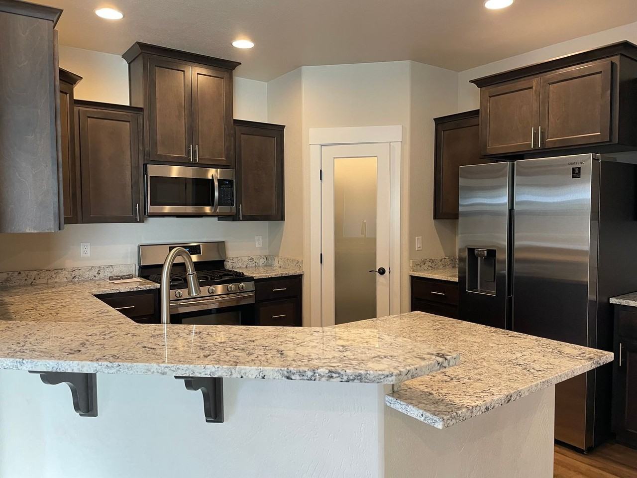 1679 S Columbus Ave - Photo 6 of 30