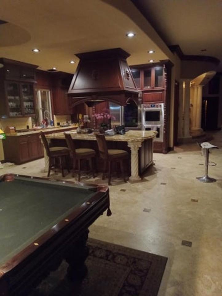 2610 Tecumseh Dr - Photo 2 of 19