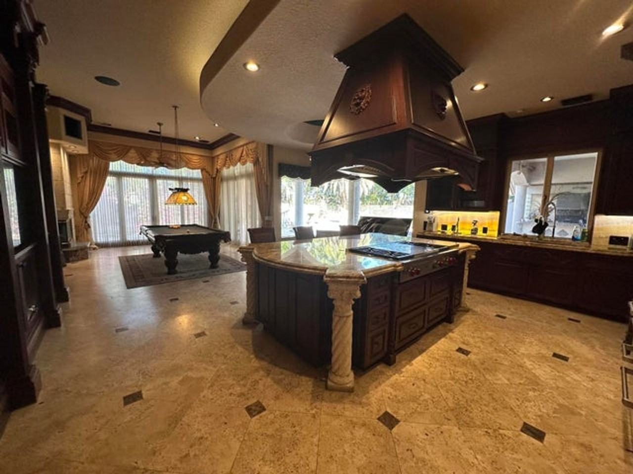 2610 Tecumseh Dr - Photo 5 of 19