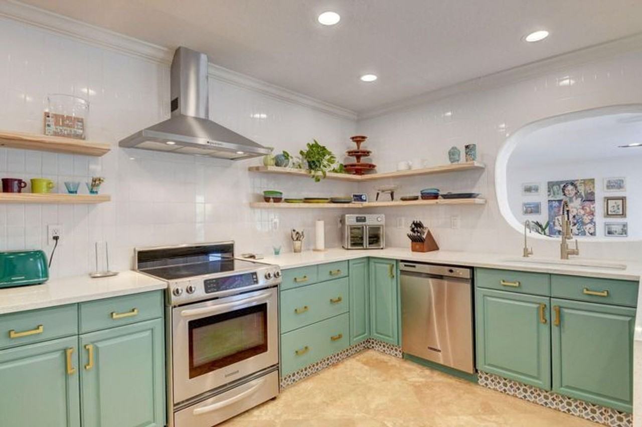 251 Ne 2nd Cir - Photo 2 of 19