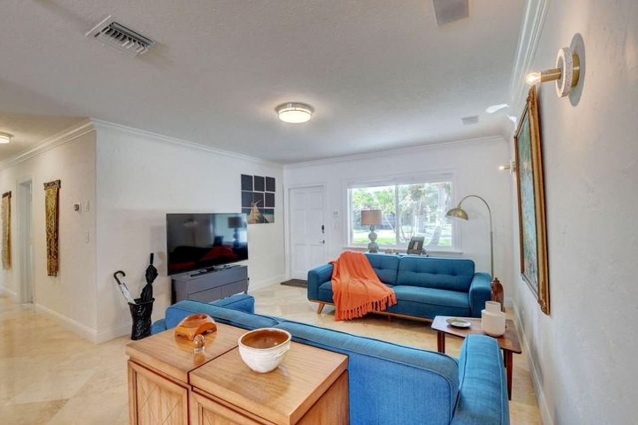 251 Ne 2nd Cir - Photo 3 of 19