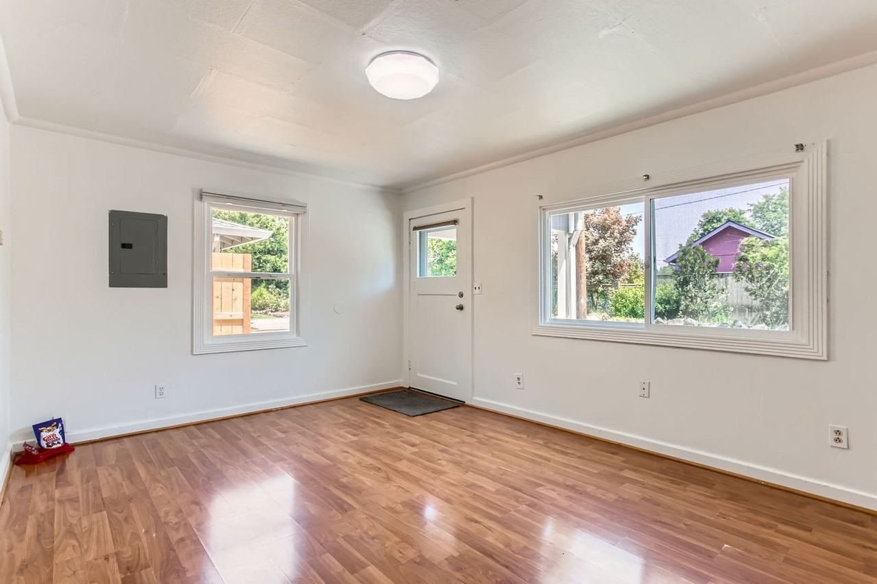 980 Beatrice Ave - Photo 4 of 9