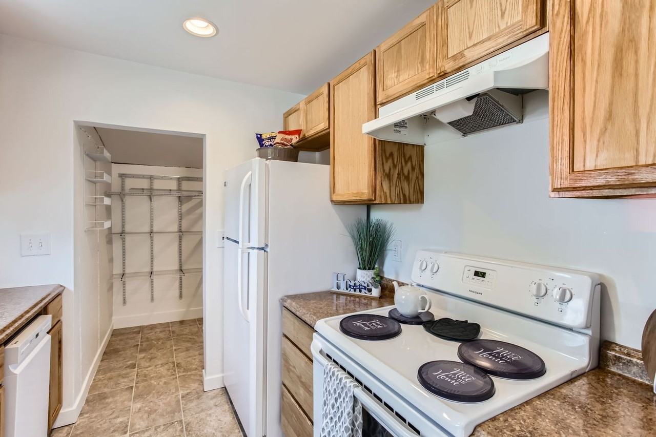 980 Beatrice Ave - Photo 6 of 9