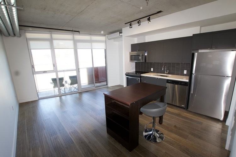 1065 Barrington St - Photo 5 of 17