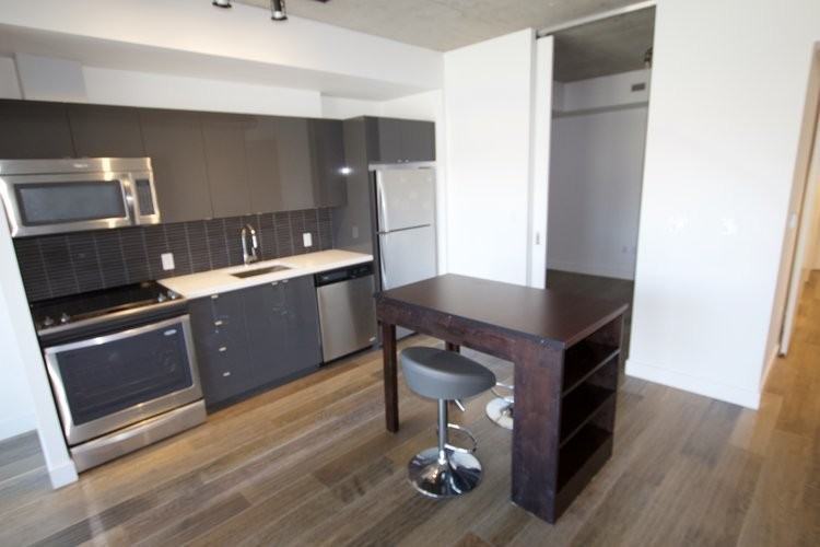1065 Barrington St - Photo 6 of 17