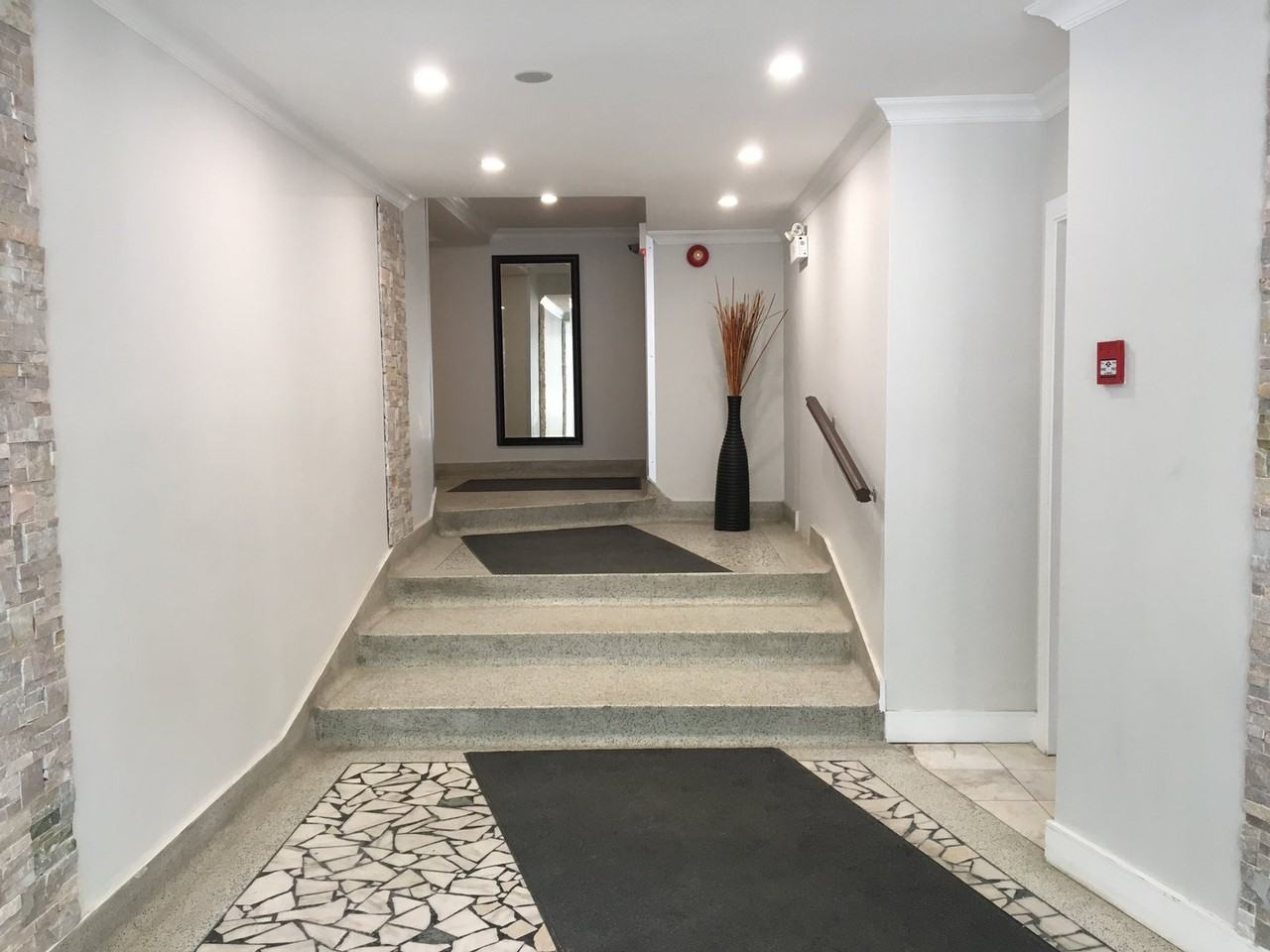 2610 Av De Kent - Photo 3 of 15