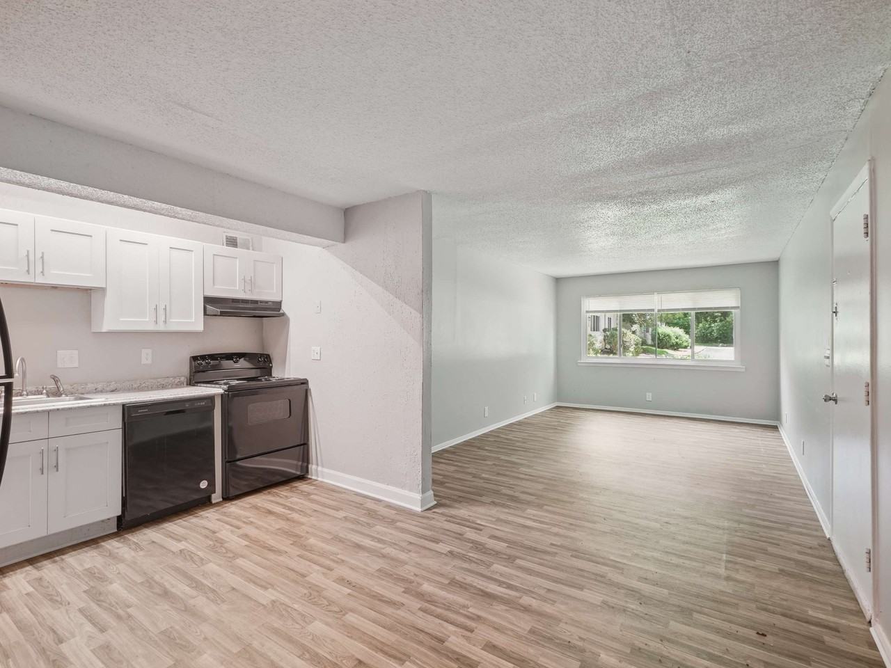 Village Walk Apartments - Photo 6 of 27