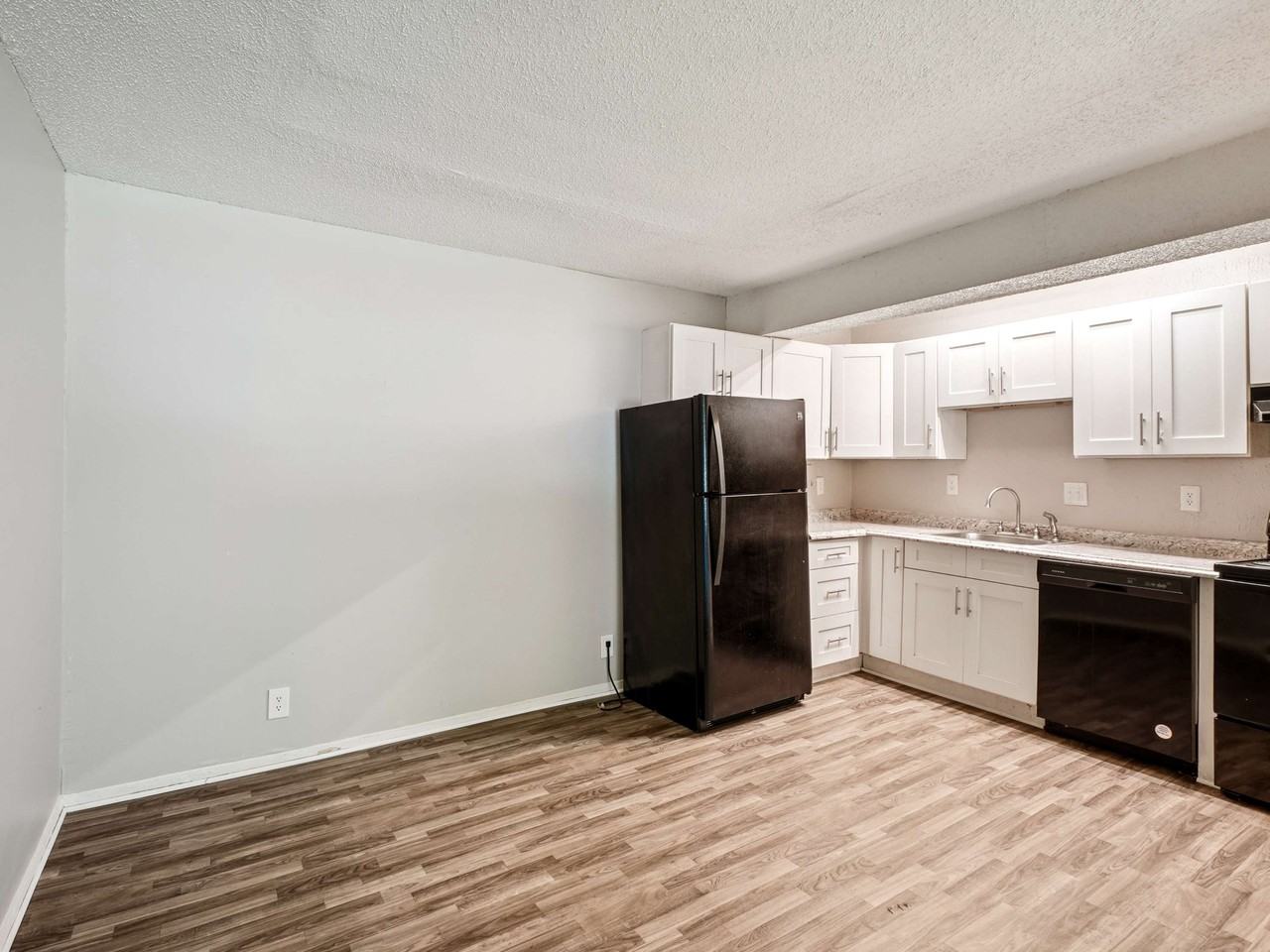 Village Walk Apartments - Photo 7 of 27