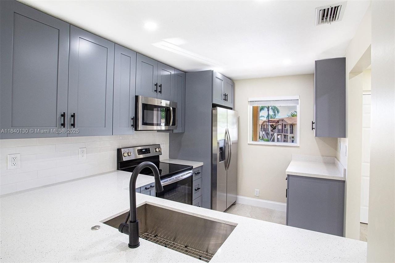 9431 Boca Cove Cir #1009 - Photo 4 of 30