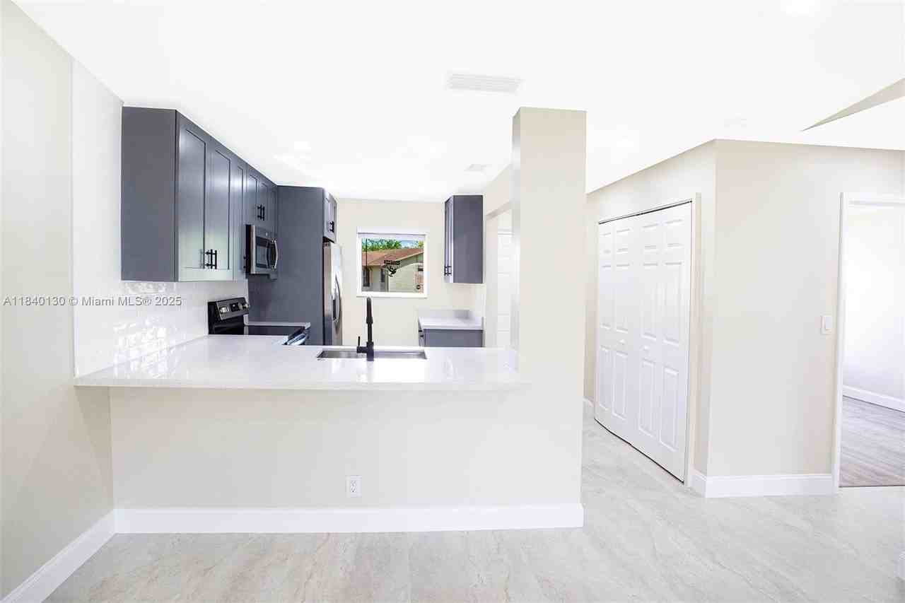 9431 Boca Cove Cir #1009 - Photo 5 of 30