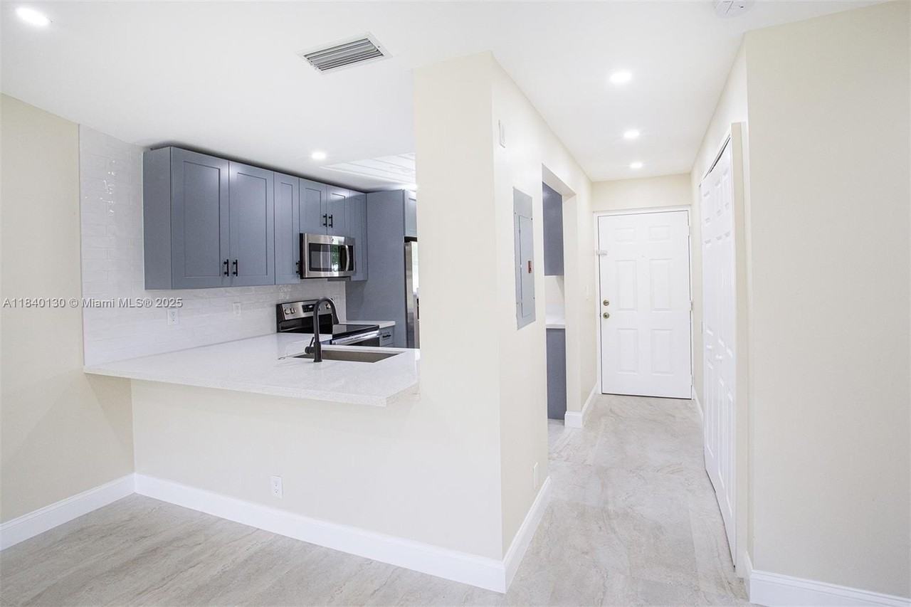 9431 Boca Cove Cir #1009 - Photo 7 of 30