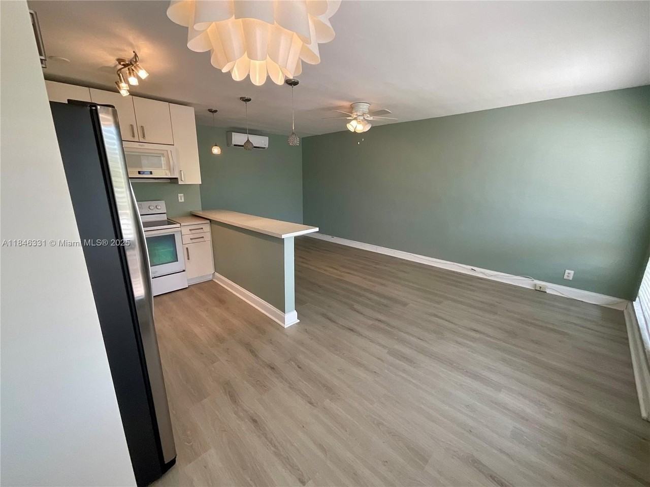 2716 Northeast 30th Place #207C - Photo 3 of 32