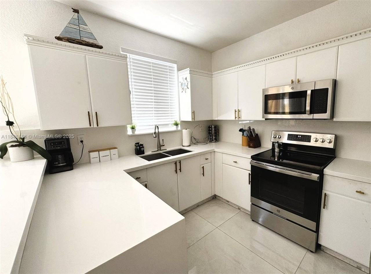 7020 Nw 177th St #B102 - Photo 5 of 20