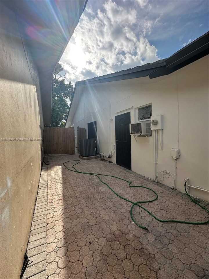 15882 Sw 138th Ct #REAR - Photo 6 of 11