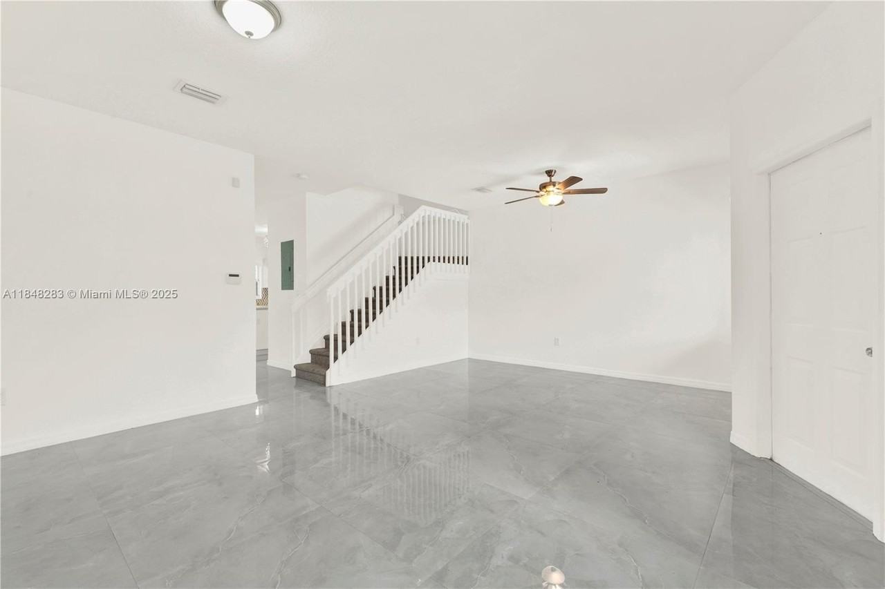 1637 Se 30th St - Photo 4 of 34