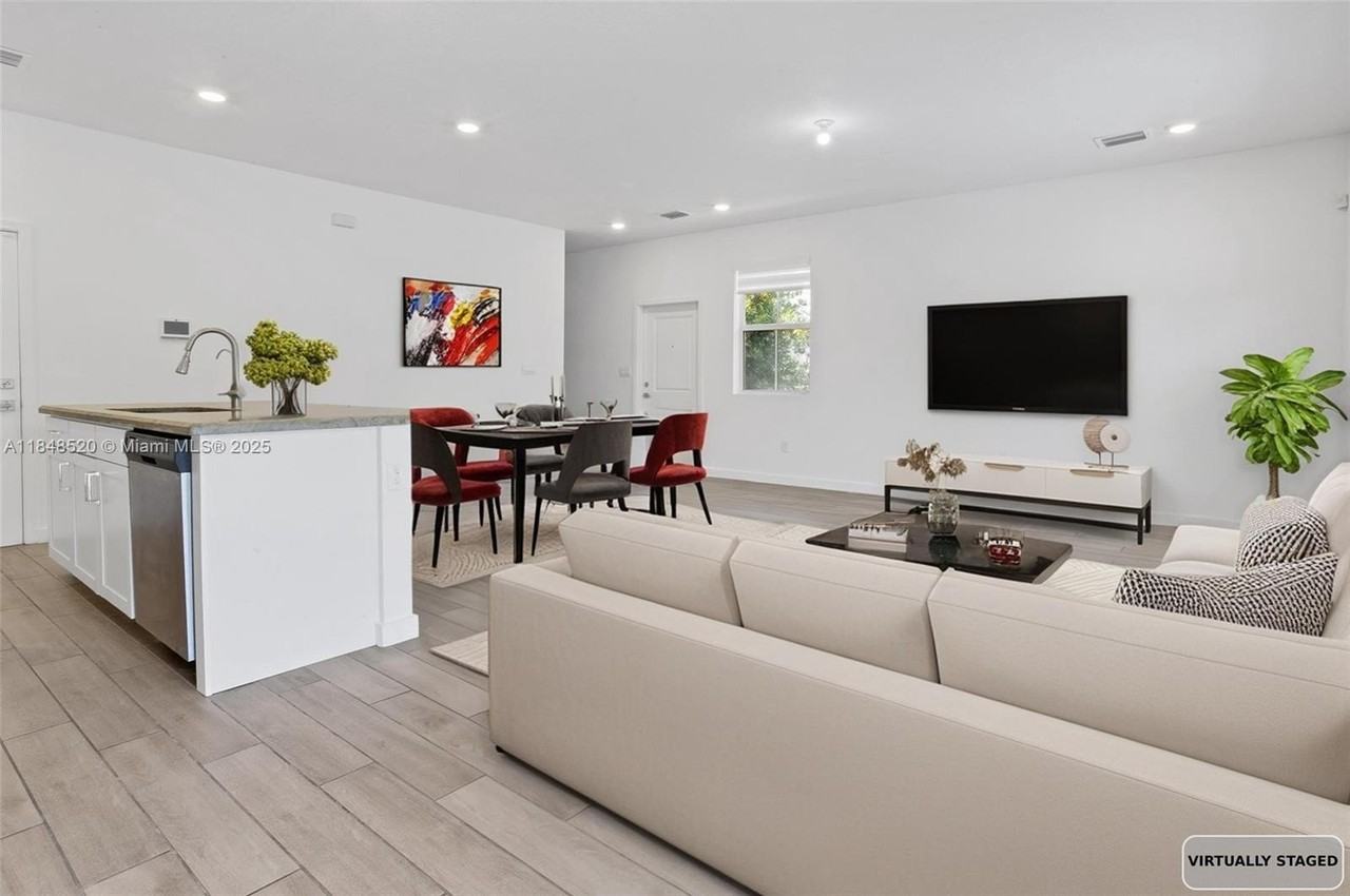 846 Se 19th St #0 - Photo 5 of 50