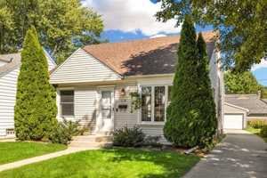 featured image of 4750 N Elkhart Ave