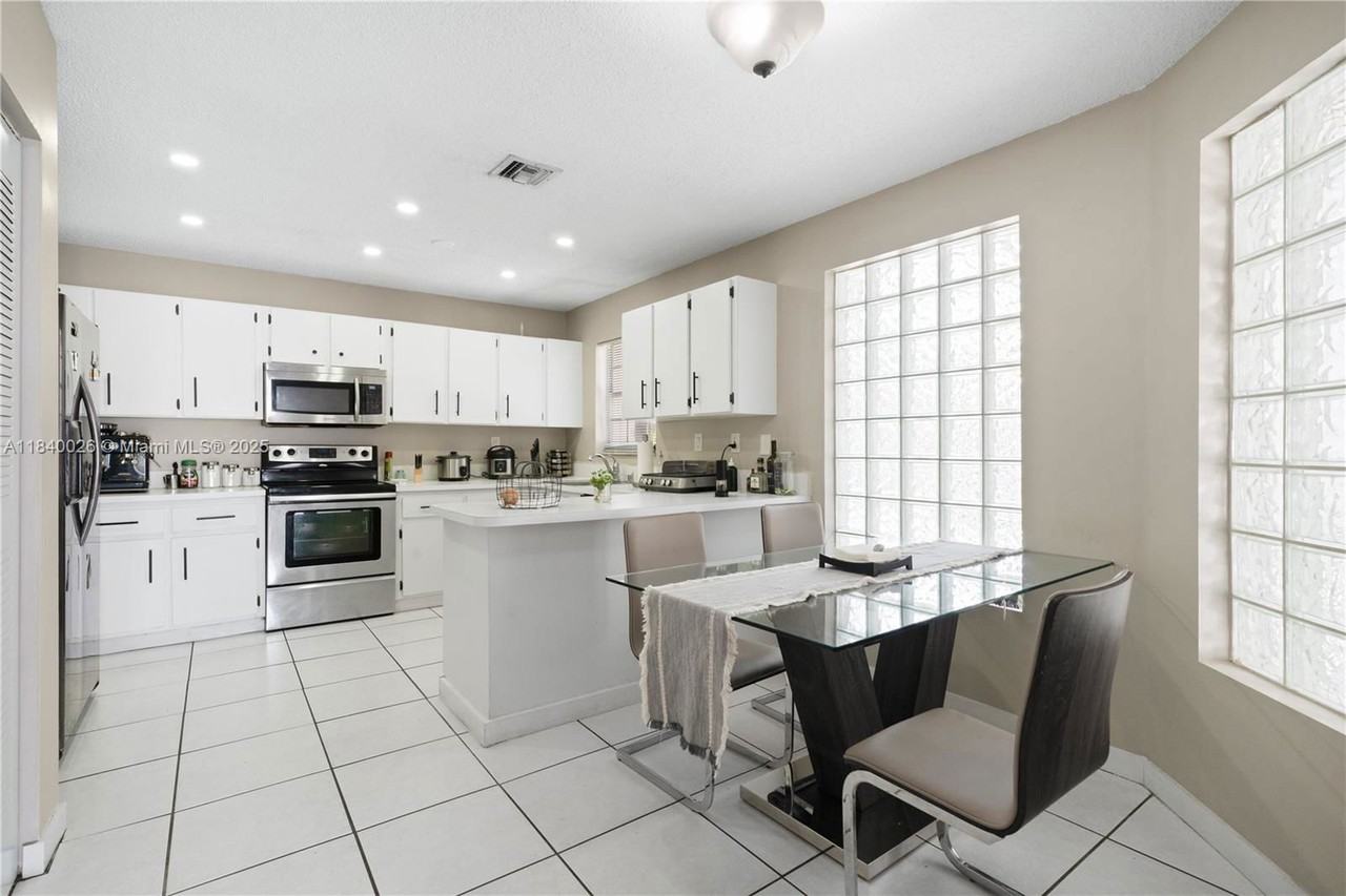 14606 Sw 122nd Pl - Photo 2 of 8