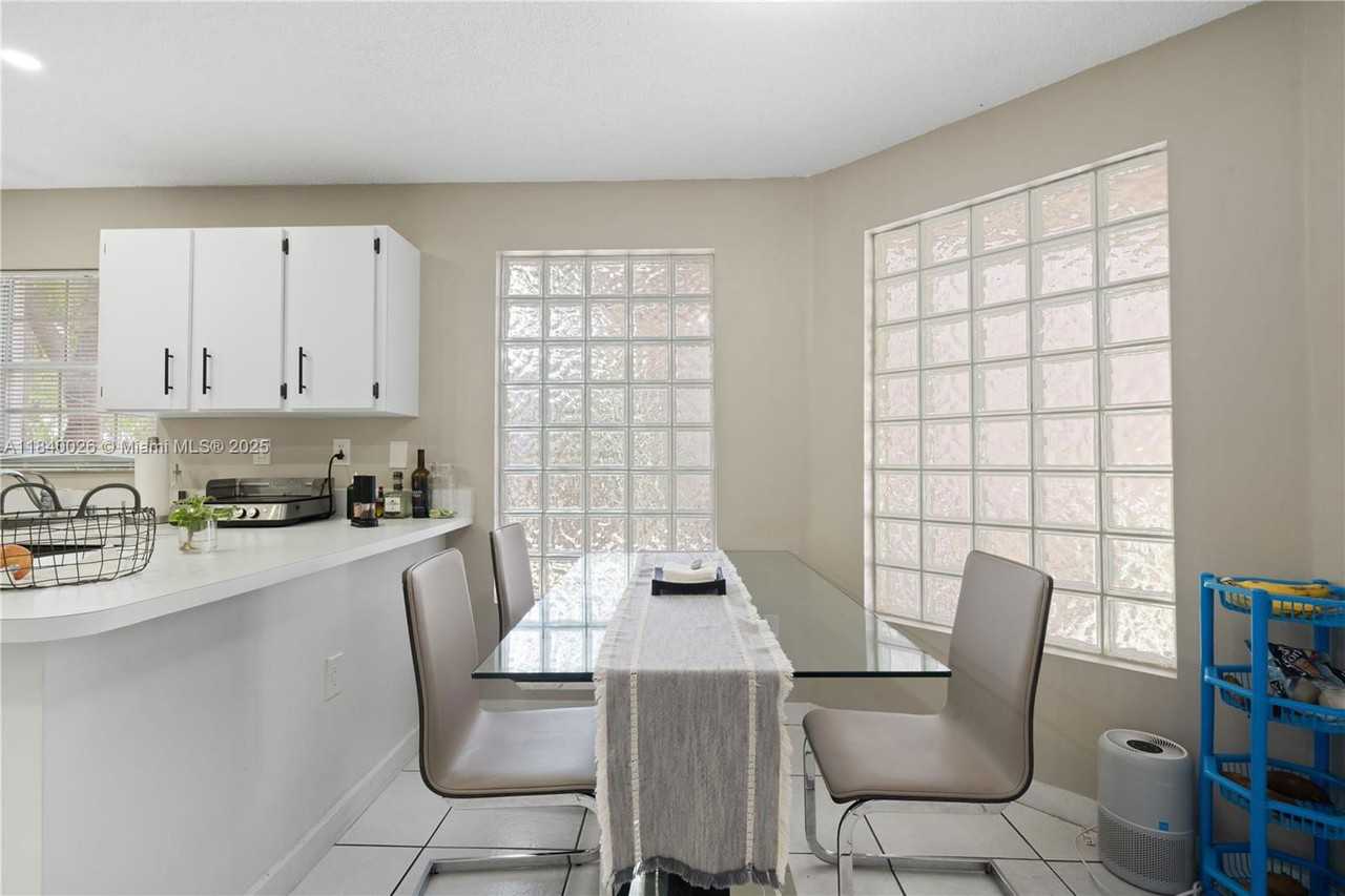 14606 Sw 122nd Pl - Photo 3 of 8